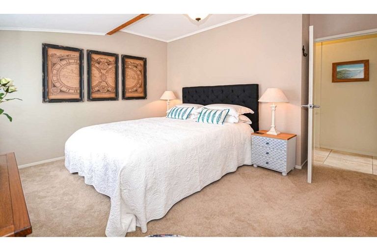 Photo of property in 11 Fairway Drive, Kerikeri, 0230