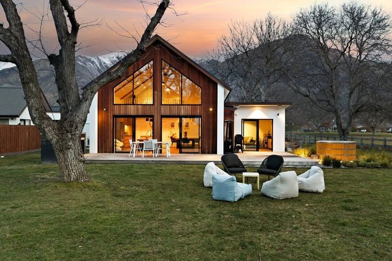 Photo of property in 13-13a Quarry Place, Lake Hayes, Queenstown, 9304