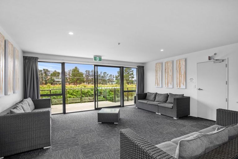 Photo of property in 16 Silverstone Drive, Cromwell, 9384