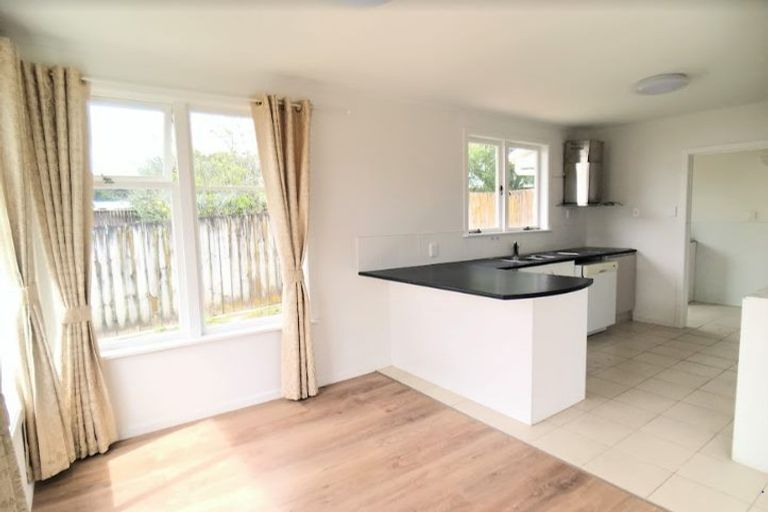 Photo of property in 8a Harrington Road, Henderson, Auckland, 0610