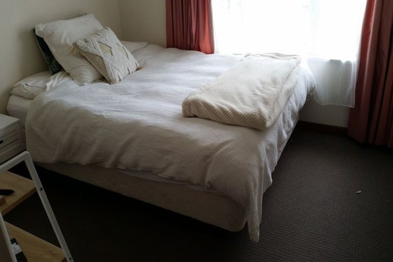 Photo of property in 82 Ocean View Road, Northcote, Auckland, 0627