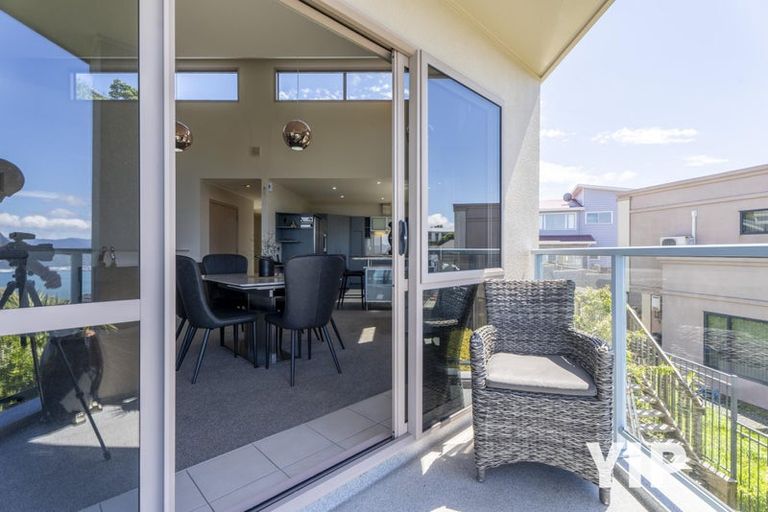 Photo of property in 14 Dress Circle, Newlands, Wellington, 6037