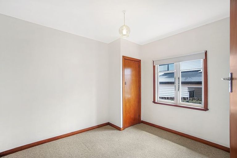 Photo of property in 33 St Michaels Avenue, Point Chevalier, Auckland, 1022