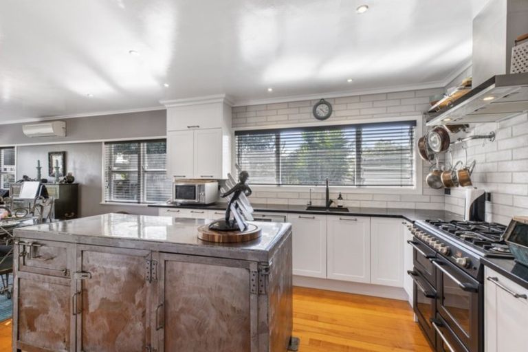 Photo of property in 2 Busing Avenue, Papakura, 2110