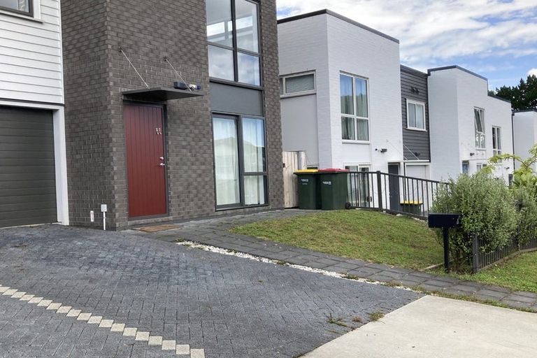 Photo of property in 66 Manutewhau Road, Massey, Auckland, 0614