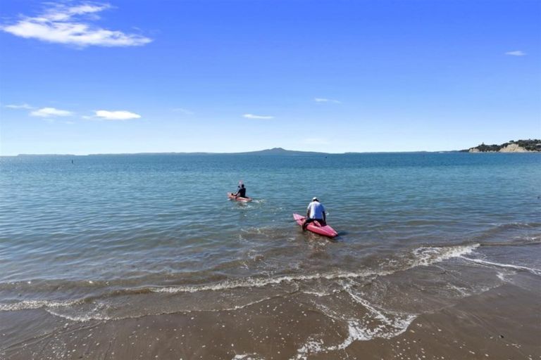 Photo of property in 2/31 Manly Esplanade, Browns Bay, Auckland, 0630