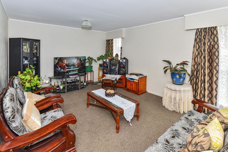 Photo of property in 1 Carbery Place, Manurewa, Auckland, 2102