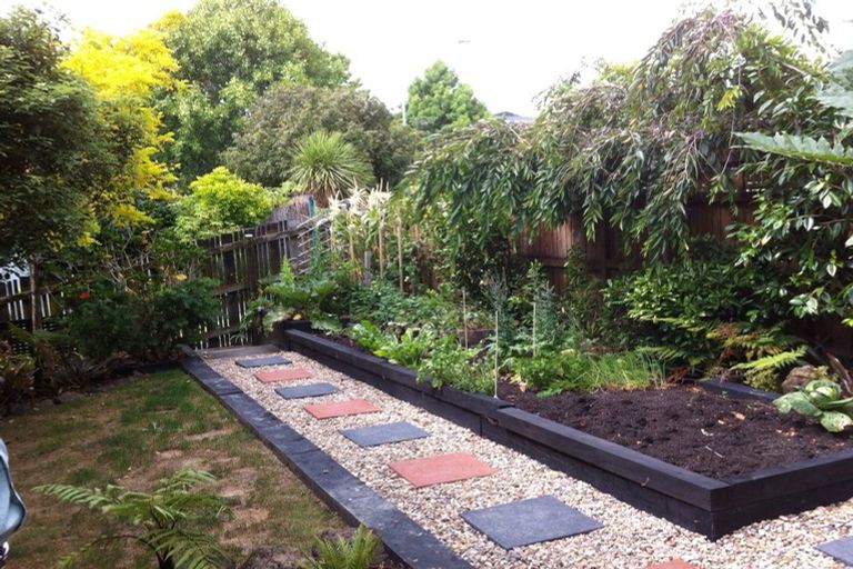 Photo of property in 1 Hume Drive, Hillcrest, Auckland, 0627