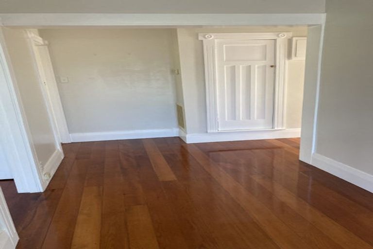Photo of property in 1/46 Old Lake Road, Narrow Neck, Auckland, 0624