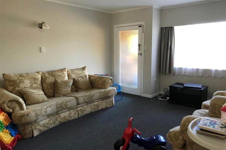 Photo of property in 2/356 Blockhouse Road, Blockhouse Bay, Auckland, 0600