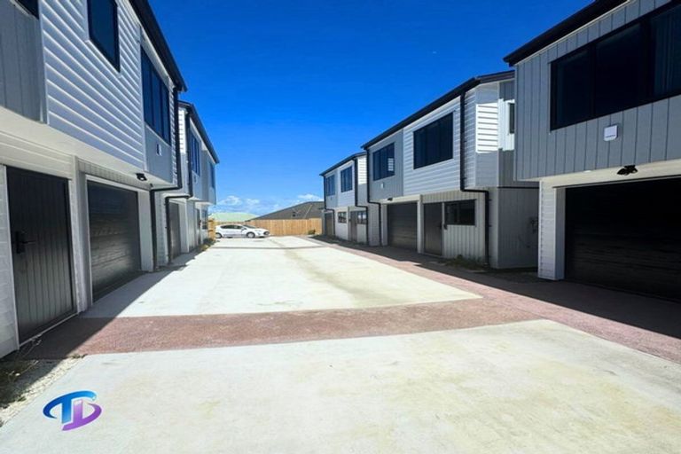 Photo of property in 33 Wai Iti Place, Clendon Park, Auckland, 2103