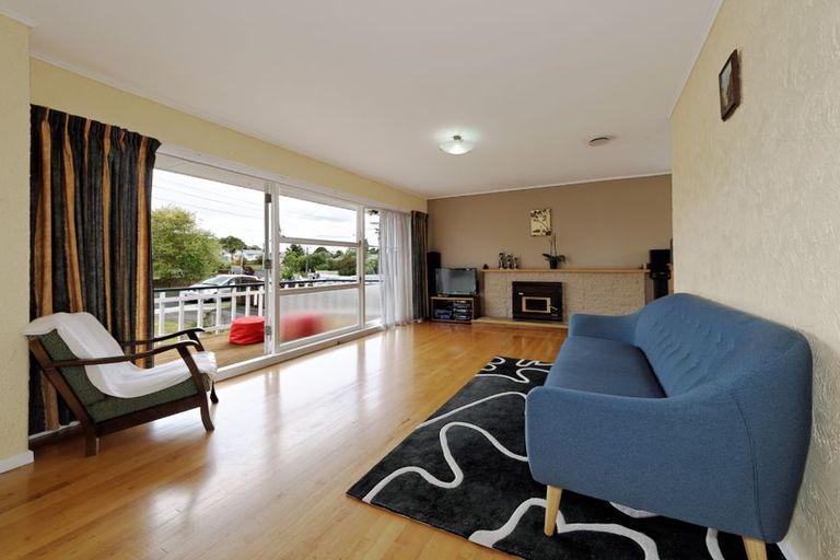 Photo of property in 22 Sarona Avenue, Glen Eden, Auckland, 0602