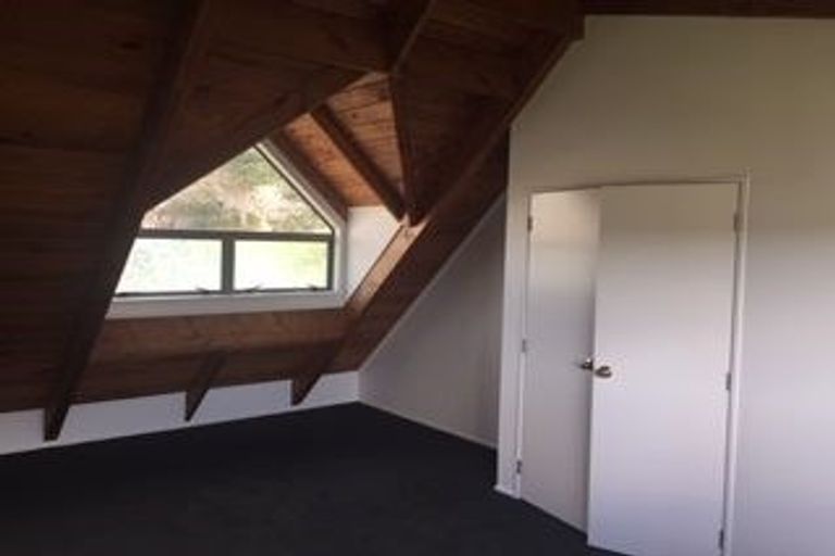 Photo of property in 1/22 Valecrest Place, Bayview, Auckland, 0629