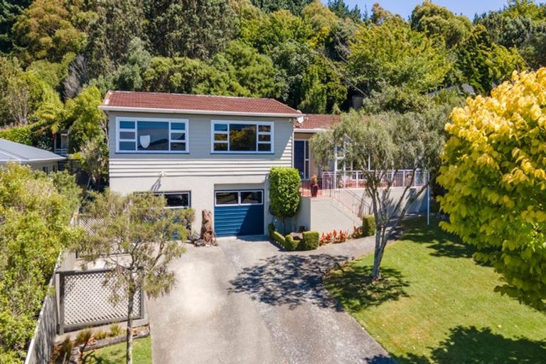 Photo of property in 39 Sunrise Boulevard, Tawa, Wellington, 5028