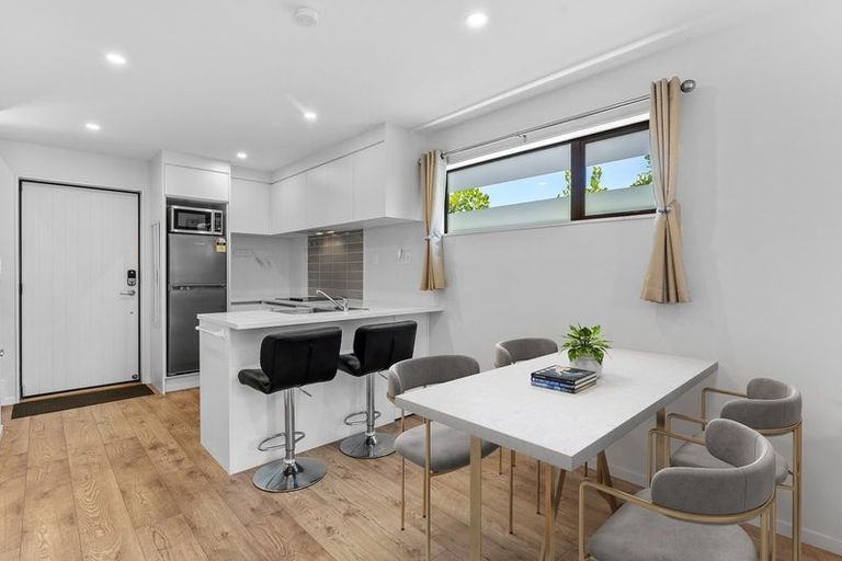 Photo of property in 5/36 Kaipatiki Road, Glenfield, Auckland, 0629