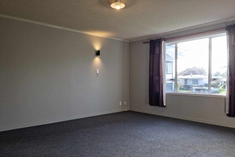 Photo of property in 99 Omata Road, Marfell, New Plymouth, 4310