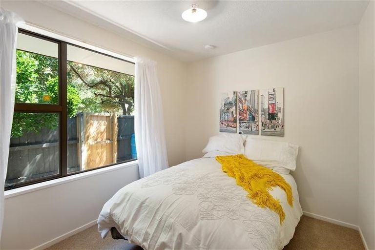 Photo of property in 2/18a Taupata Street, Redcliffs, Christchurch, 8081