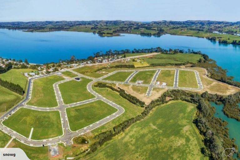 Photo of property in 4 Tahuna Minhinnick Drive, Glenbrook, 2681