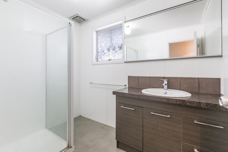 Photo of property in 32 Burundi Avenue, Clendon Park, Auckland, 2103