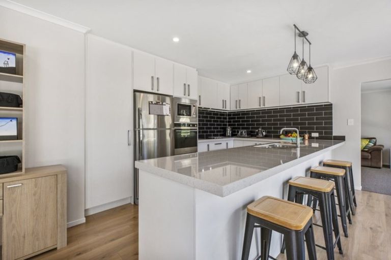 Photo of property in 22b Sunnyvale Road, Swanson, Auckland, 0614