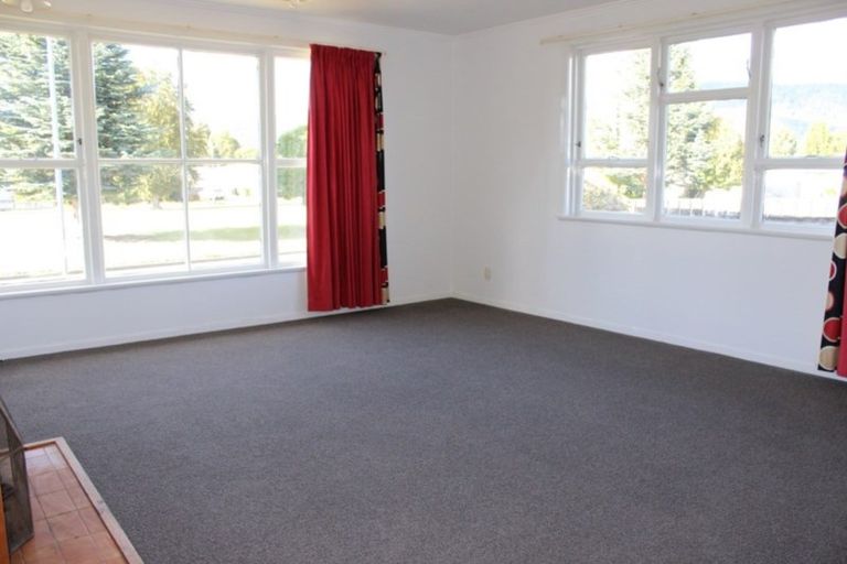 Photo of property in 6 Mararoa Drive, Manapouri, 9679