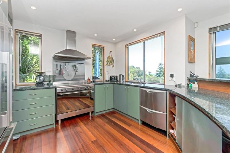 Photo of property in 10 Waitea Road, Muriwai, Waimauku, 0881