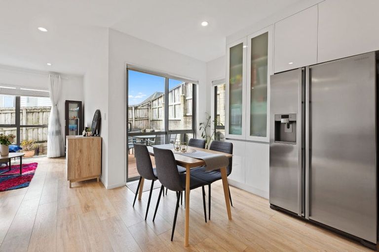 Photo of property in 142c Prince Regent Drive, Half Moon Bay, Auckland, 2012