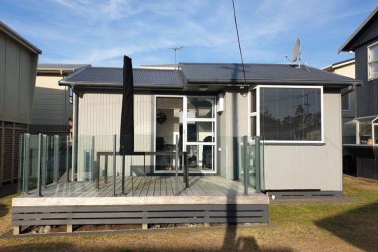 Photo of property in 114 Sixth Avenue, Urenui, 4377