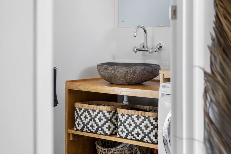 Photo of property in 6 Tutchen Avenue, Raglan, 3225