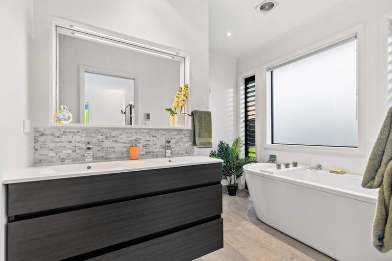 Photo of property in 72 Vaughans Road, Long Bay, Albany, 0792