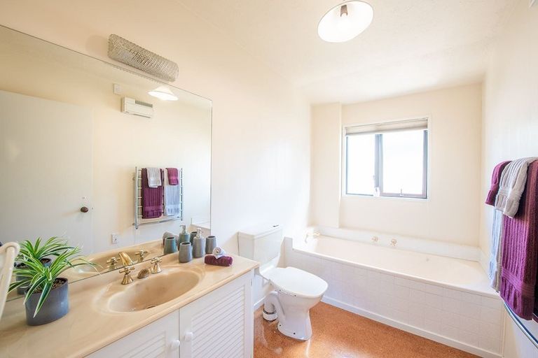 Photo of property in 2 Rubens Place, Burnside, Christchurch, 8053