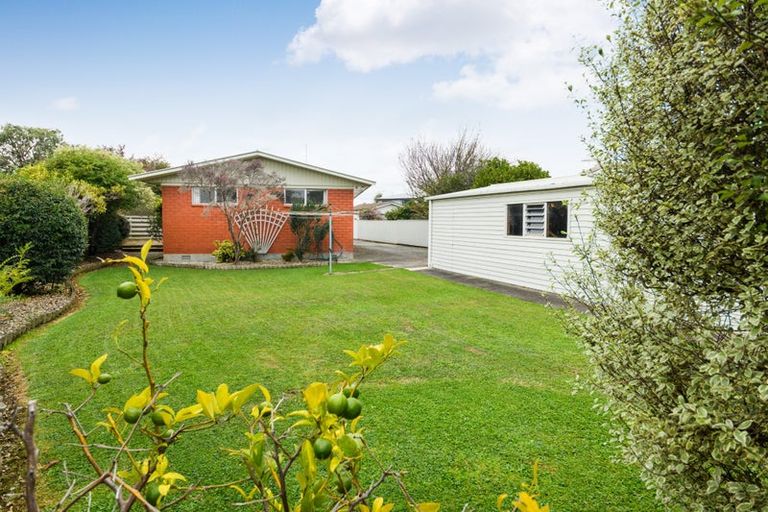 Photo of property in 1 Essex Place, Milson, Palmerston North, 4414