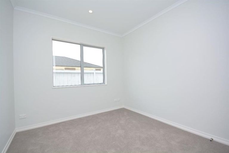 Photo of property in 8 Brumbie Way, Karaka, Papakura, 2113