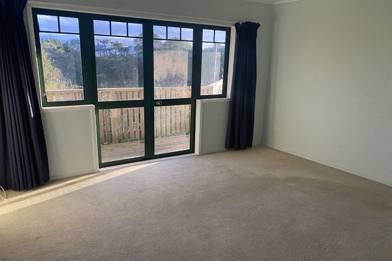 Photo of property in 6 Pararewa Drive, Whalers Gate, New Plymouth, 4310