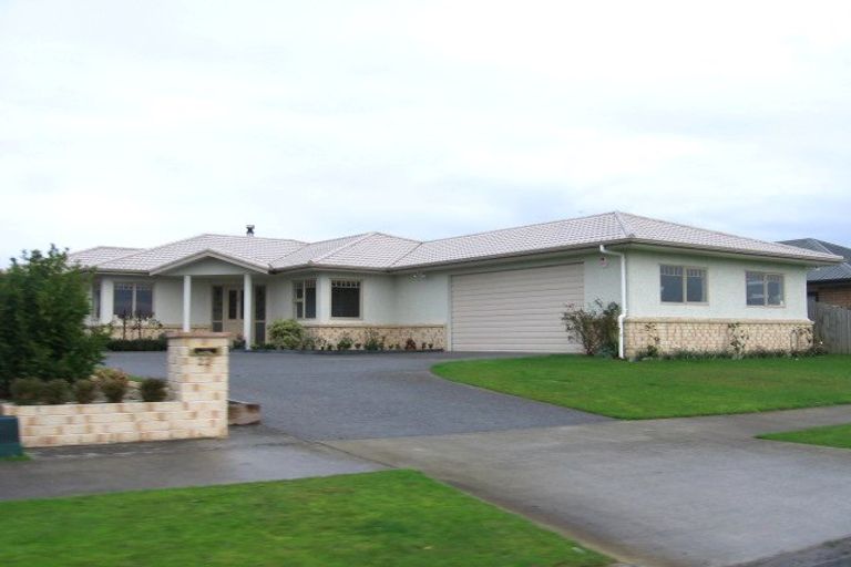 Photo of property in 22 Fernlea Avenue, Kelvin Grove, Palmerston North, 4414