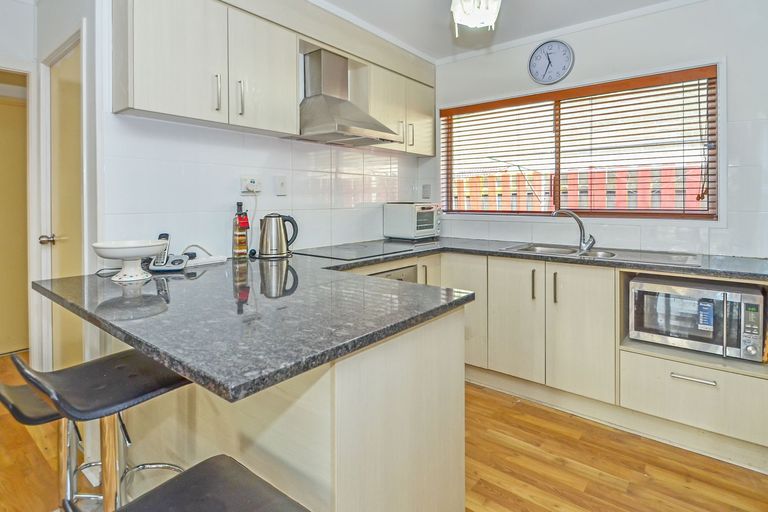 Photo of property in 1/158 Gossamer Drive, Pakuranga Heights, Auckland, 2010