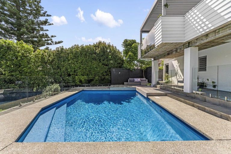 Photo of property in 17 Mayfair Crescent, Mairangi Bay, Auckland, 0630