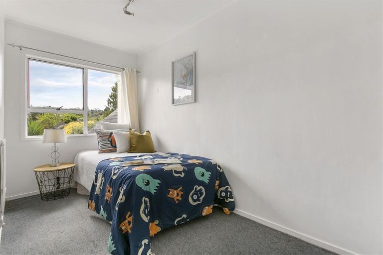 Photo of property in 2/14 Celina Place, Browns Bay, Auckland, 0630