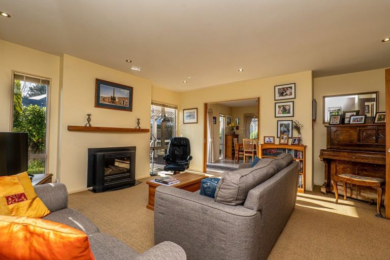 Photo of property in 12 Chateau Drive, Burnside, Christchurch, 8053