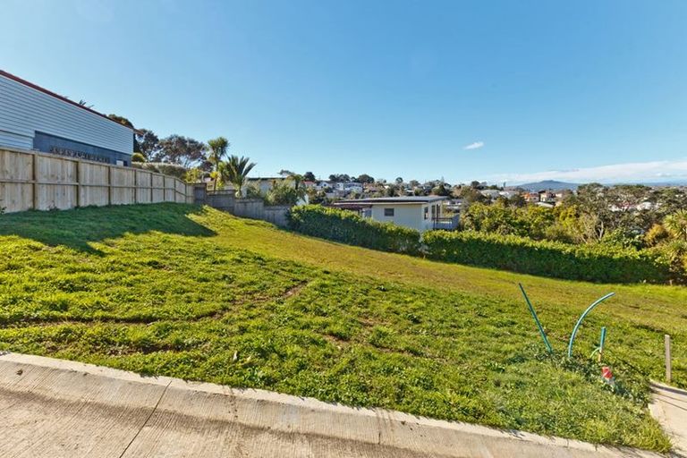 Photo of property in 2/15 Speedy Crescent, Hillcrest, Auckland, 0627
