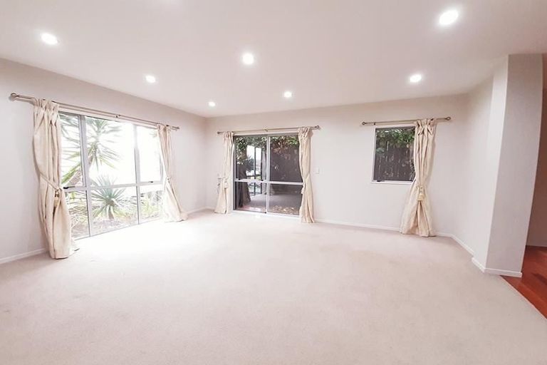 Photo of property in 25 Andy Crescent, Flat Bush, Auckland, 2016
