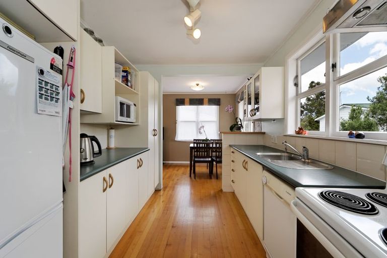 Photo of property in 22 Sarona Avenue, Glen Eden, Auckland, 0602