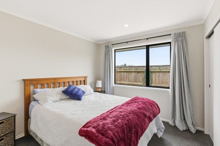 Photo of property in 4 Hawera Avenue, Levin, 5510