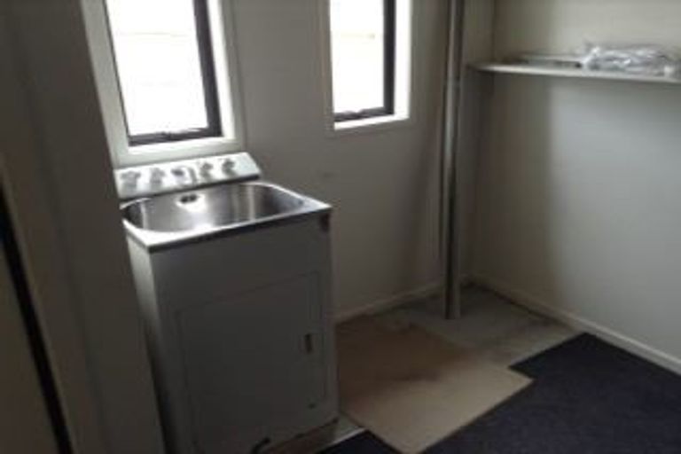 Photo of property in 16/2 Armoy Drive, East Tamaki, Auckland, 2016