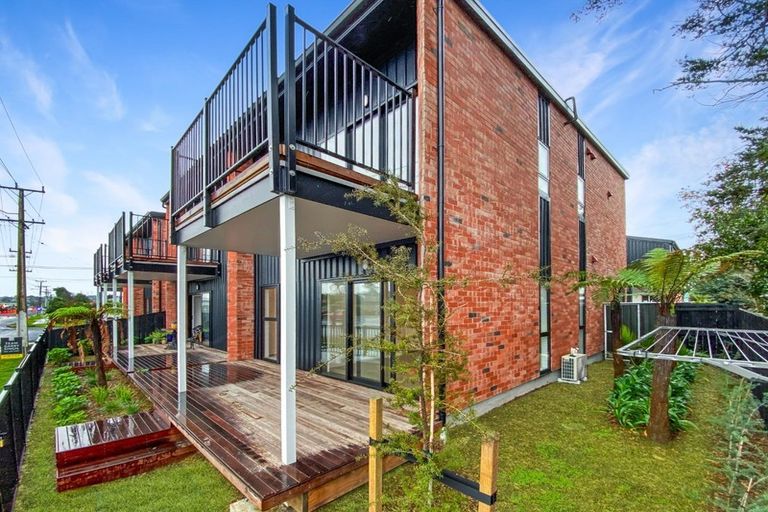 Photo of property in 5 Whakarato Way, Takanini, 2112