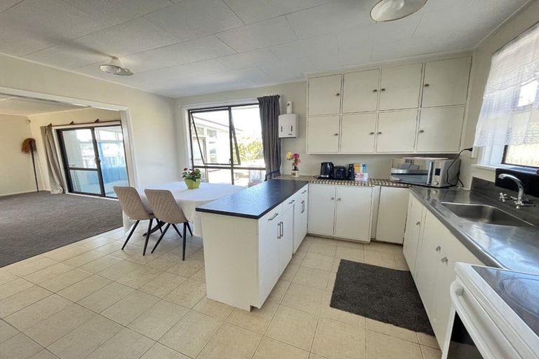 Photo of property in 114 Driver Crescent, Cannons Creek, Porirua, 5024