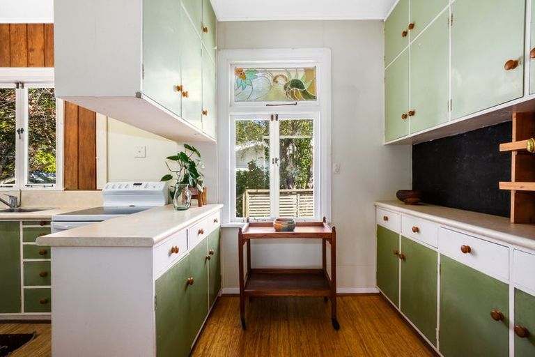 Photo of property in 24 Mahoe Street, Eastbourne, Lower Hutt, 5013