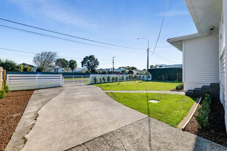 Photo of property in 111 Puriri Street, Hawera, 4610