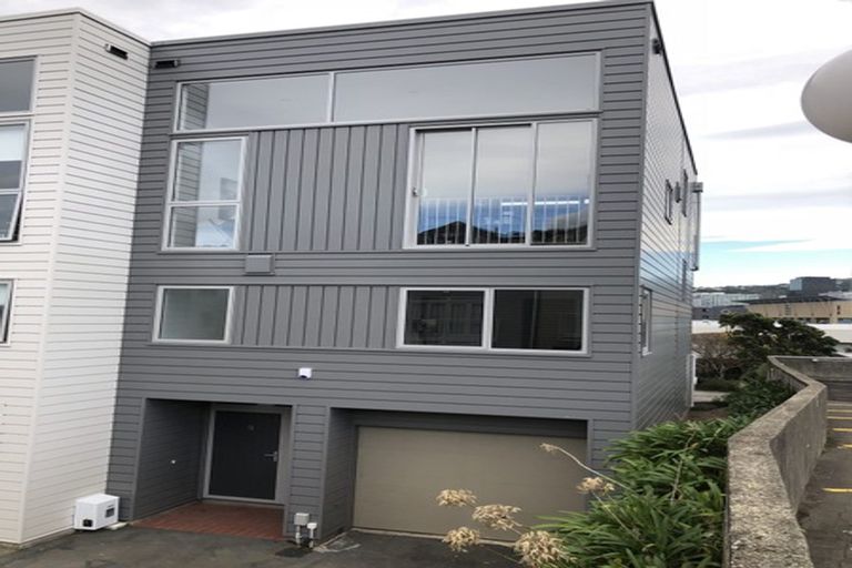 Photo of property in 9/15 Roxburgh Street, Mount Victoria, Wellington, 6011