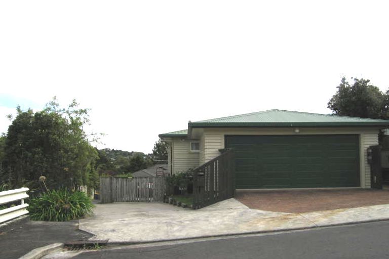 Photo of property in 1/27 Barron Drive, Green Bay, Auckland, 0604